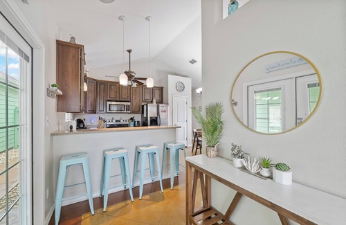 Corpus Christi Cottage | Family-Friendly Cabana w/a Sparkling Pool, Large Covered Patio, Near Beaches