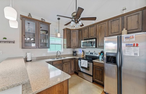 Corpus Christi Cottage | Family-Friendly Cabana w/a Sparkling Pool, Large Covered Patio, Near Beaches