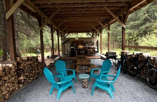 Bear Creek RV Rental | Family Friendly Yurt Glamping, Perfect for an Alaskan Adventure