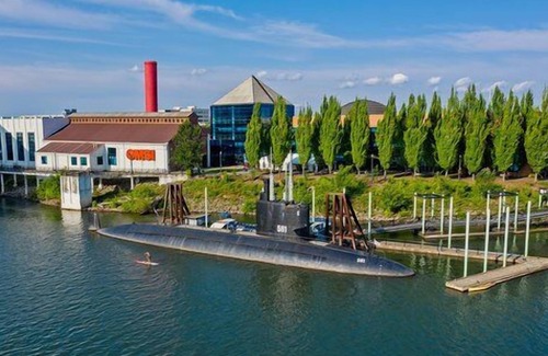 Tigard House | Family & Friends Getaway! 2 Convenient Units, Indoor Pool, Free Breakfast