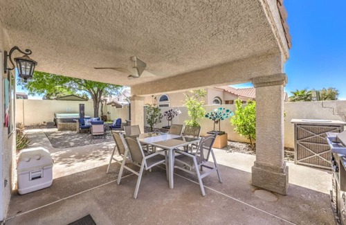 River Mountain House | Family Fun 4 Everyone! Pool Table, Hot Tub, Arcade