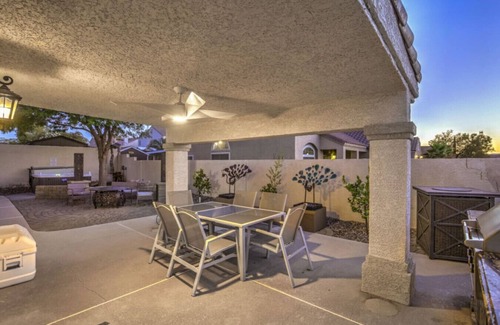 River Mountain House | Family Fun 4 Everyone! Pool Table, Hot Tub, Arcade