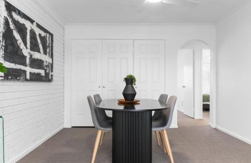 Belmont House | Family Getaway in Belmont