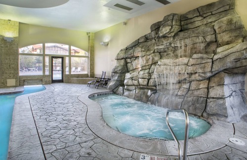 Zermatt Villa | Family Getaway~Pool, Hot Sprng, Scuba & Ice Castles Villa 1087