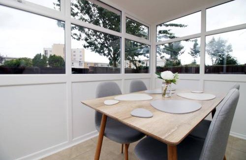 Barry House | Family Home in the Charming Coastal Town of Barry