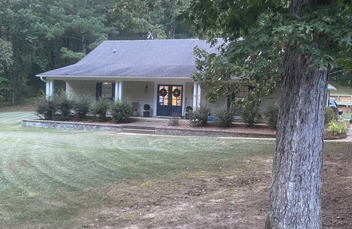 Oxford House | Family home located 3 miles from the downtown square and 4 miles from Ole Miss!