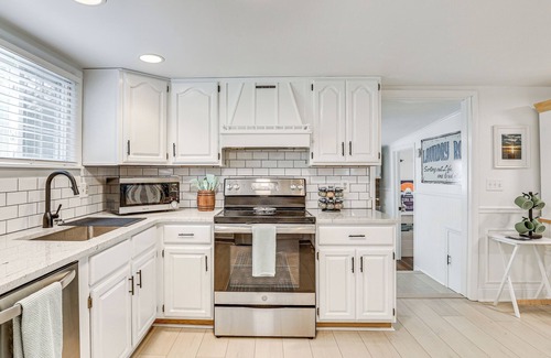 Wayland House | Family Home w/Hot Tub: 1/2 Mi to Lake Milton