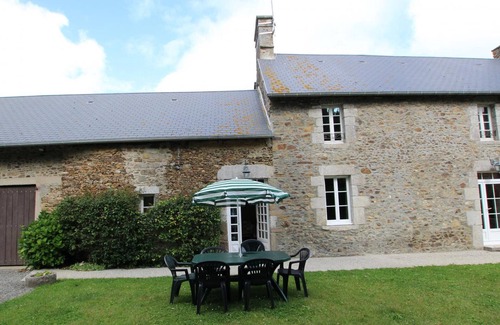Servigny Cottage | Family home with enclosed garden and bikes, pets allowed