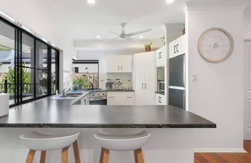 Clifton Beach House | Family home with pool 2 mins to beach & playground