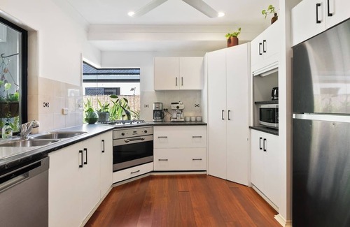 Clifton Beach House | Family home with pool 2 mins to beach & playground