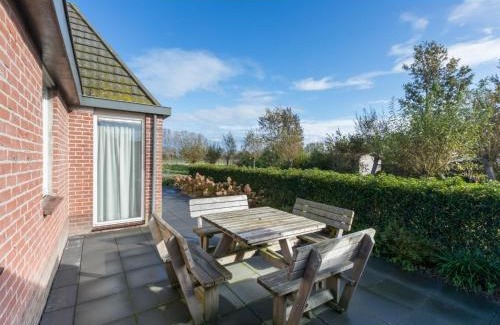 Serooskerke House | Family house on a small park with a large playing field