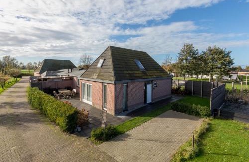 Serooskerke House | Family house on a small park with a large playing field