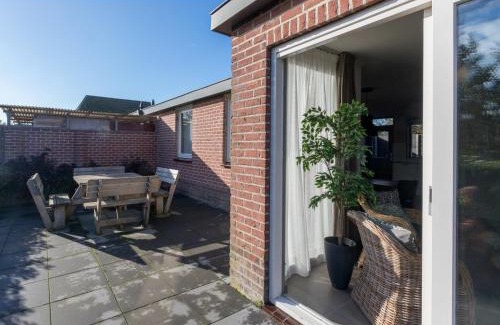 Serooskerke House | Family house on a small park with a large playing field