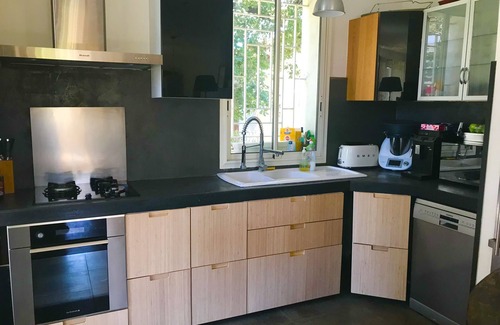 Montolivet House | FAMILY HOUSE WITH POOL BALL GROUND PARKING VERY QUIET