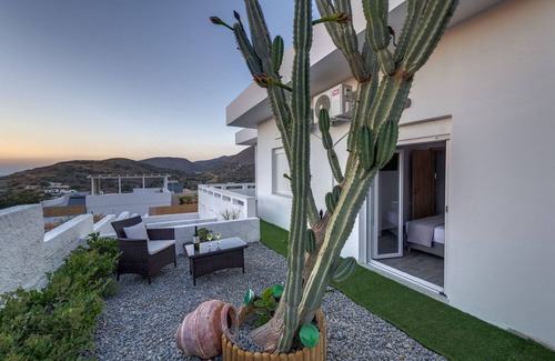 Kini House | Family house with sunset and sea view.