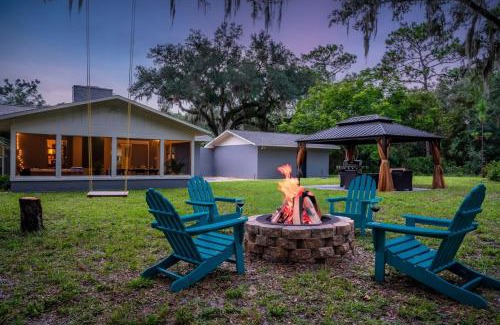 Crystal River House | Family Oasis Near Springs Game Room Yard Spa EV
