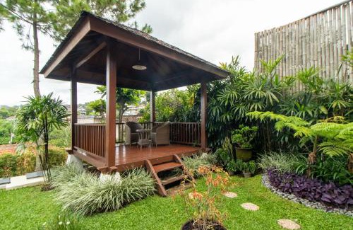 Bandung Villa | Family Only Pool & Mountain View Modern Bamboo Villa - De Reiz Ethnic Syariah