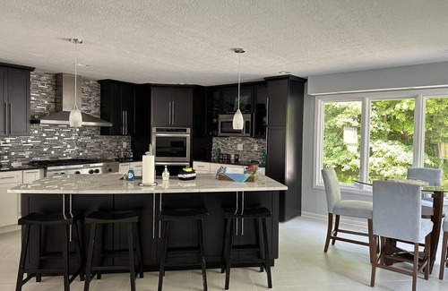 Logan House | Family-owned home. Pond. Pool. Campfire. Fishing.10-15 min. from Hocking Hills.
