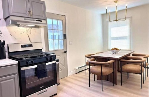 Amityville Apartment | Family-Pet friendly/WI-FI/Free Parking/king bed