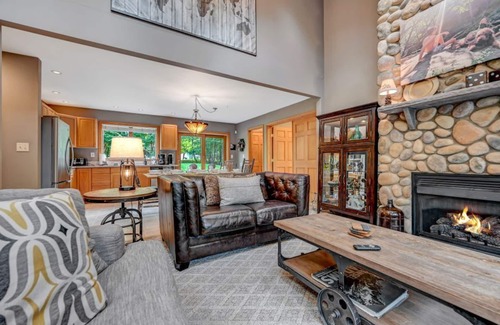 Albrightsville Ski Chalet | Family & Pet Retreat-2 Amazing Game Rooms-FencedYd-Pool-Beach-JimThorpe-Speedway