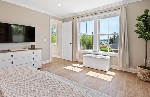 West Mystic House | Family Retreat 0.8 miles from The Mystic Drawbridge & close to Noank village