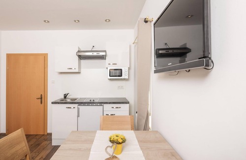 Sankt Martin House | Family room with balcony - Mentenwirt, Pension & Appartments
