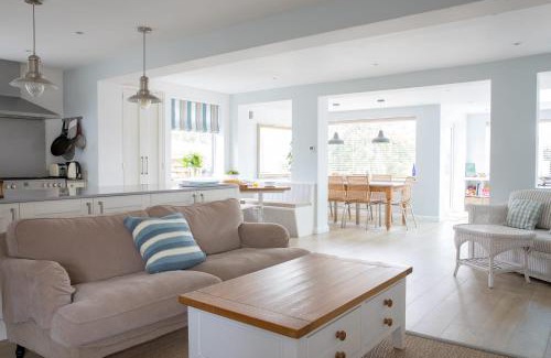 East Wittering House | Family Seaside Retreat - 5 minutes to Beach