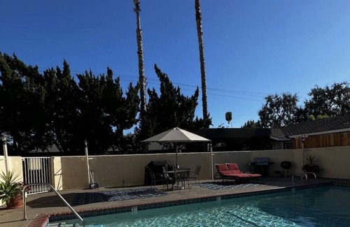 Lake Balboa Apartment | Family size 3+2 stylish apartment unit w pool.