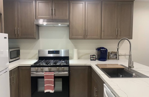 Anaheim Colony Historic District Apartment | Family-sized apartment 5 minutes away from Disneyland!