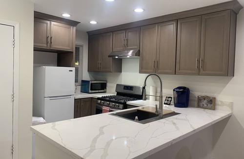 Anaheim Colony Historic District Apartment | Family-sized apartment 5 minutes away from Disneyland!