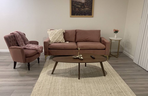 Anaheim Colony Historic District Apartment | Family-sized apartment 5 minutes away from Disneyland!