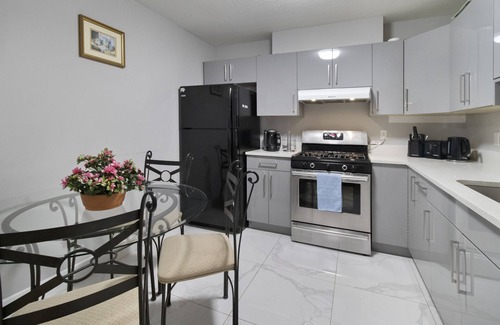 Newton House | Family sized Beautiful 2-bed suite- Close to major attractions