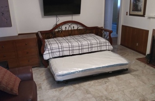 Downey House | Family sized house in nice neighborhood centrally located to Los Angeles Sites
