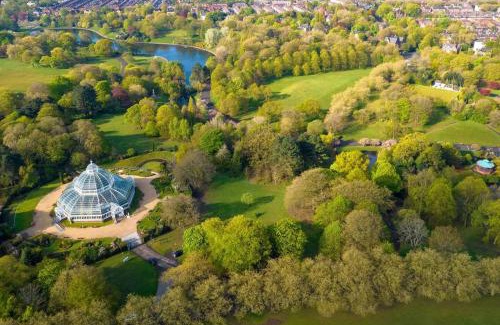 Sefton Park House | Family Stay By Sefton Park & Lark Lane Parking
