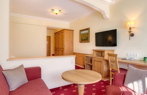 Grossarl House | Family Studio "KRISTALL" with bay window short - Hotel Kristall