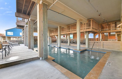 Port Bolivar Condo | Family Suite - Pool, Games, & Beachfront Fun!
