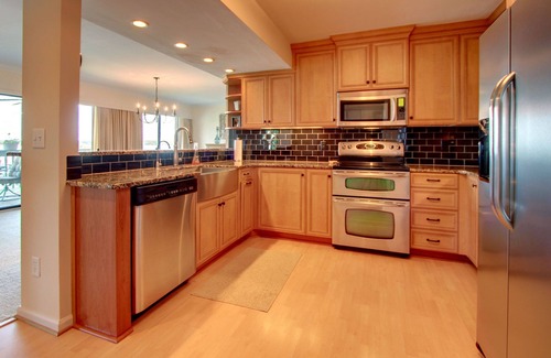 North Shore Condo | Family Ties II Luxury Lakefront Condo at Bernard's Landing - Water Front