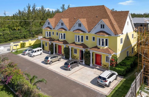 Adelaide Condo | Family Vacation, Big Condo, 4BDR, ALBANY RESORT