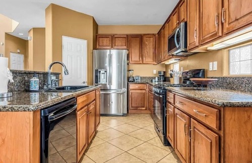 Coachella House | Family Vacation Home 1.8 miles from Coachella fest!