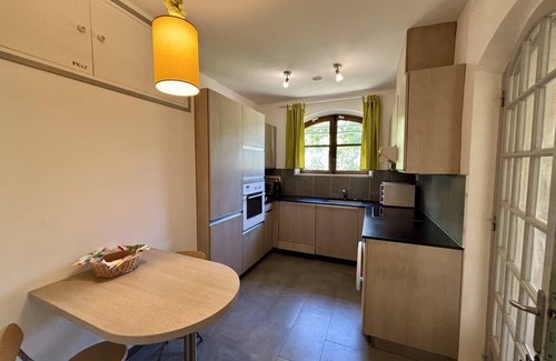 Rognes Villa | Family villa with swimming pool and shaded terrace