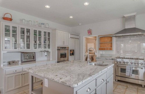 Shenandoah Valley House | Family Winery Estate · Pet-Friendly Home with Vineyard Views