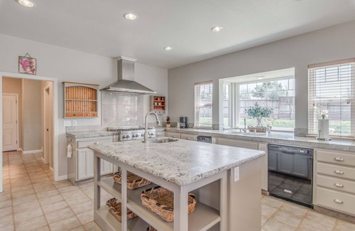 Shenandoah Valley House | Family Winery Estate · Pet-Friendly Home with Vineyard Views