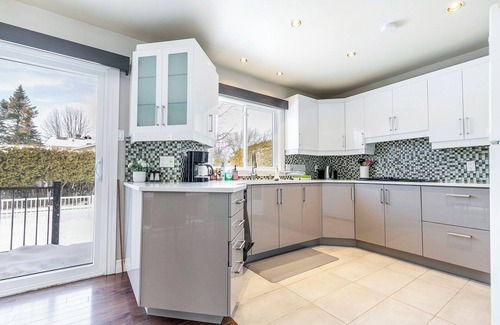 Brossard House | Fancy 4BDR near DT free parking