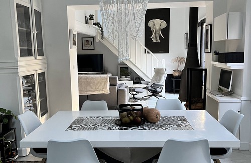 Le Mourillon Hotel | Fancy a holiday in the South of France? 3 bedrooms 2 shower rooms + AC thoughout