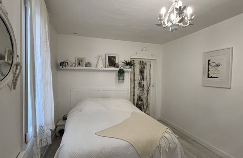 Le Mourillon Hotel | Fancy a holiday in the South of France? 3 bedrooms 2 shower rooms + AC thoughout