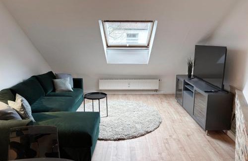 Sudostviertel Apartment | Fancy Apartment with 4K TV for 3 people and 2 people sleep couch - includes kitchen
