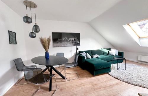 Sudostviertel Apartment | Fancy Apartment with 4K TV for 3 people and 2 people sleep couch - includes kitchen