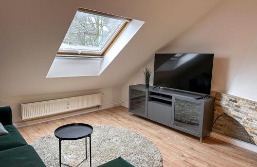 Sudostviertel Apartment | Fancy Apartment with 4K TV for 3 people and 2 people sleep couch - includes kitchen