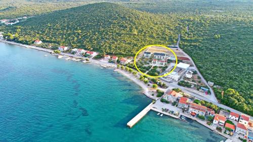 Drace Apartment | Fancy Apartments Kula - One-Bedroom Apartment with Terrace/Ground Floor