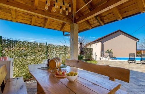 Lipa Villa | Fancy Villa Children Playground,Jacuzzi,Pool